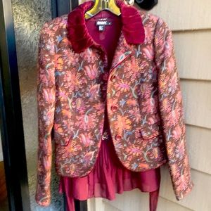 DKNY wool jacket wth velvet DKNY silk maching top,size 4 each